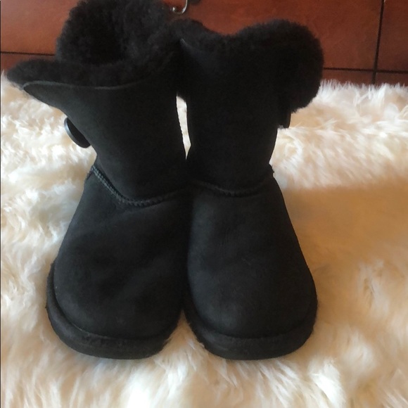 short black boots with fur